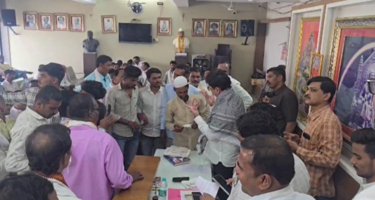 माजी मंत्री धनंजय मुंडे यांनी जाणून घेतल्या नागरिकांच्या समस्या, खास जनता दरबाराचे आयोजन
