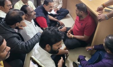 कोंढव्यातील विजेचा लपंडाव थांबवा, ग्रामस्थांचे महावितरण कार्यालयासमोर ठिय्या आंदोलन 