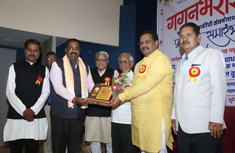 'ग्रामगौरव'चे विवेक ठाकरे यांचा गगनभरारी समर्थ पुरस्काराने सन्मान!