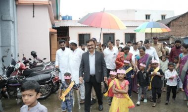 पुण्याचे विभागीय आयुक्त चंद्रकांत पुलकुंडवार बनले झेडपी शाळेतील चिमुकल्यांचे पालक! 