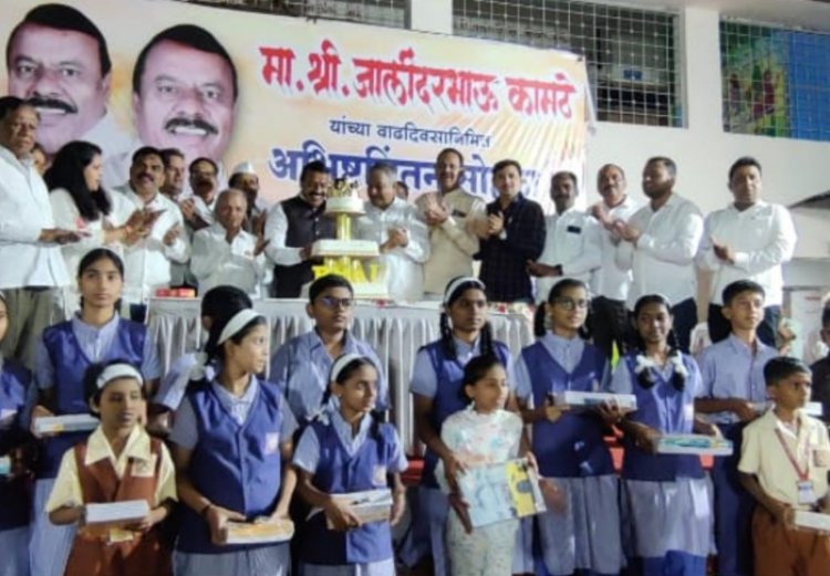 वाढदिवसाच्या अनावश्यक खर्चाला फाटा देत गरजू विद्यार्थ्यांना १ लाखांची शिष्यवृत्ती अन् शालेय साहित्याचे वाटप!