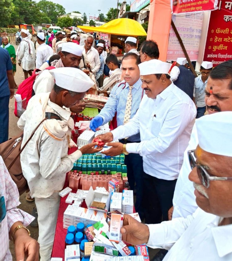 सासवडमध्ये आषाढी वारीतील २५०० वारकऱ्यांची आरोग्य तपासणी !