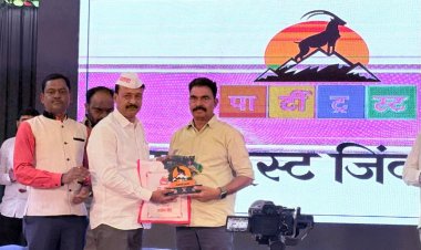 गरजू विद्यार्थ्यांच्या पाठीवर कायम आर्थिक मदतीची शाबासकी देणारे रवींद्र भोसले यांच्या पाठीवर कौतुकाची थाप 