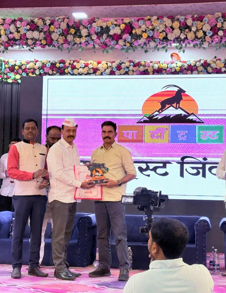 गरजू विद्यार्थ्यांच्या पाठीवर कायम आर्थिक मदतीची शाबासकी देणारे रवींद्र भोसले यांच्या पाठीवर कौतुकाची थाप 