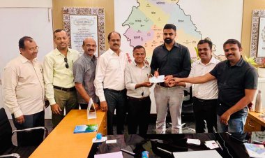 Pune Journalists Foundation provides financial assistance to Chief Minister's Relief Fund for flood victims : पुणे पत्रकार प्रतिष्ठानच्या वतीने  महाराष्ट्रातील पुरग्रस्तांसाठी मुख्यमंत्री सहायता निधीला ५१ हजार रुपयांची आर्थिक मदत!