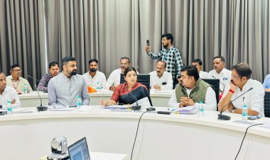 Minister of State for Urban Development Madhuri Misal review meeting : सासवड,जेजुरी, फुरसुंगी-उरुळी देवाची या नगर पालिकांच्या कार्यक्षेत्रातील प्रलंबित विकासकामे तातडीने मार्गी लावा!  