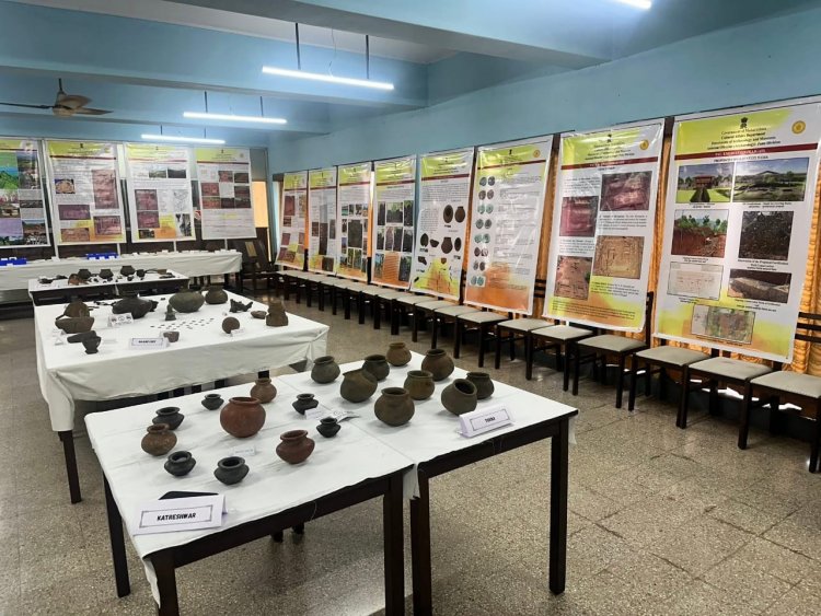 The forts are a symbol of the successful military strategy of the Maratha Empire : महाराष्ट्रातील डोंगराळ भागात व समुद्रकाठी बांधलेले गडकिल्ले हे मराठा साम्राज्याच्या यशस्वी लष्करी धोरणाचे प्रतिक! 