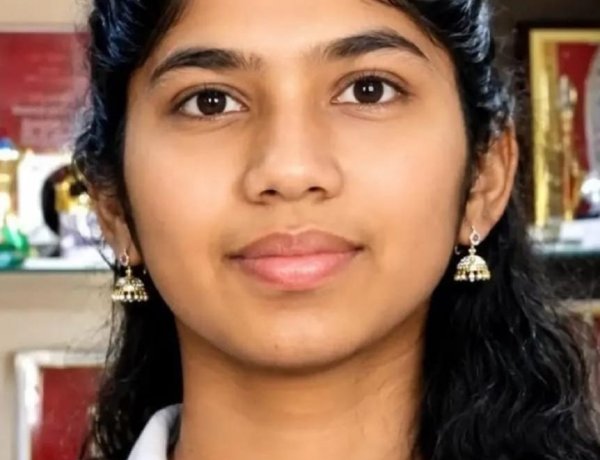 NEET exam result 2026 : पुणे जिल्हा परिषदेच्या शाळेवरील शिक्षक दांपत्य कन्या श्रावणी कुदळेची 'नीट' (NEET) परीक्षेत गरूडझेप!