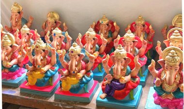 Prisoners made Ganesha idols‌ : ज्या हातांनी चूक केली, त्याच हातांनी घडतोय बाप्पा!